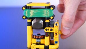 Блогер создает уникальный электродвигатель на базе Lego и магнитов с впечатляющей мощностью 4000 об/мин!