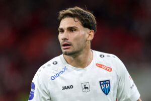 «Взлет с 1:4: Кадейкин о командной борьбе и атмосфере в «Тракторе» после победы над «Амуром»»